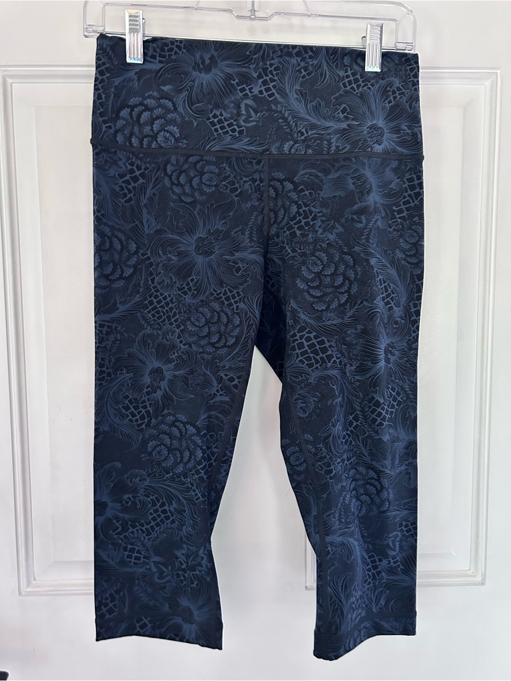 lululemon athletica Navy Floral Print Capri Leggings